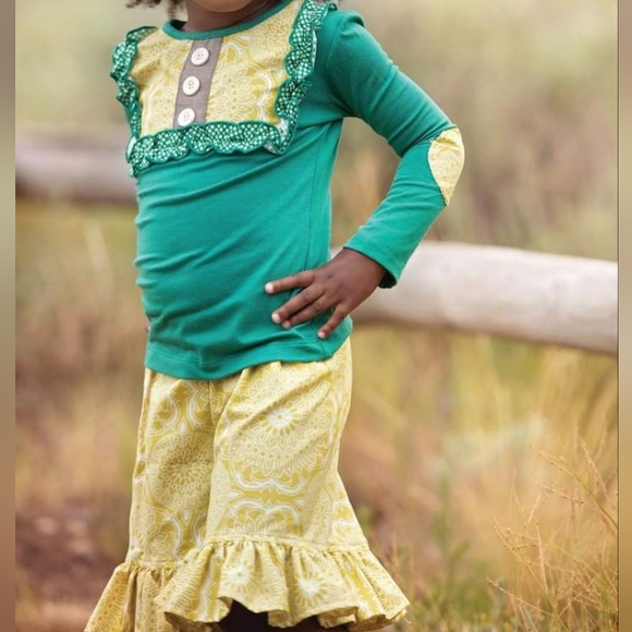 Persnickety girls Emerald Pine Top & Ruffle Shorties